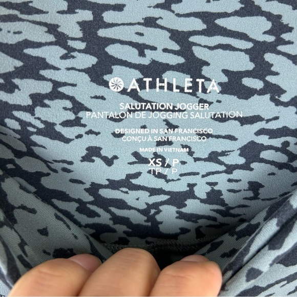 Athleta Salutation Jogger Ocelot Spot Minimalistic Grey size: XS - Picture 13 of 14